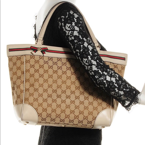Gucci Handbags - Gucci GG Printed Canvas Tote